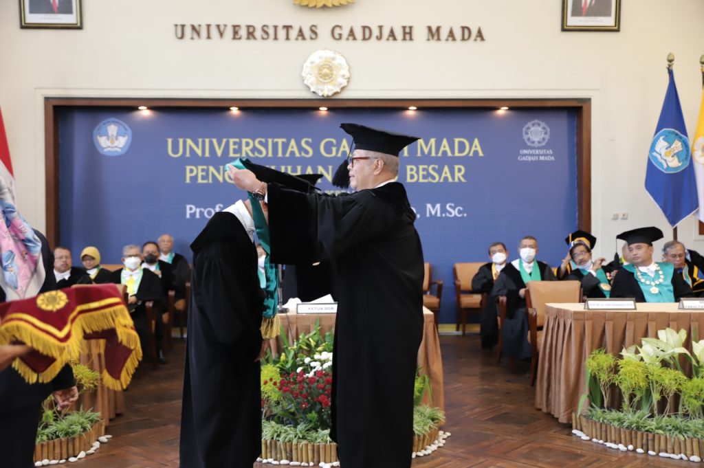 Universitas Gadjah Mada Mengukuhkan Guru Besar Dari Departemen ...